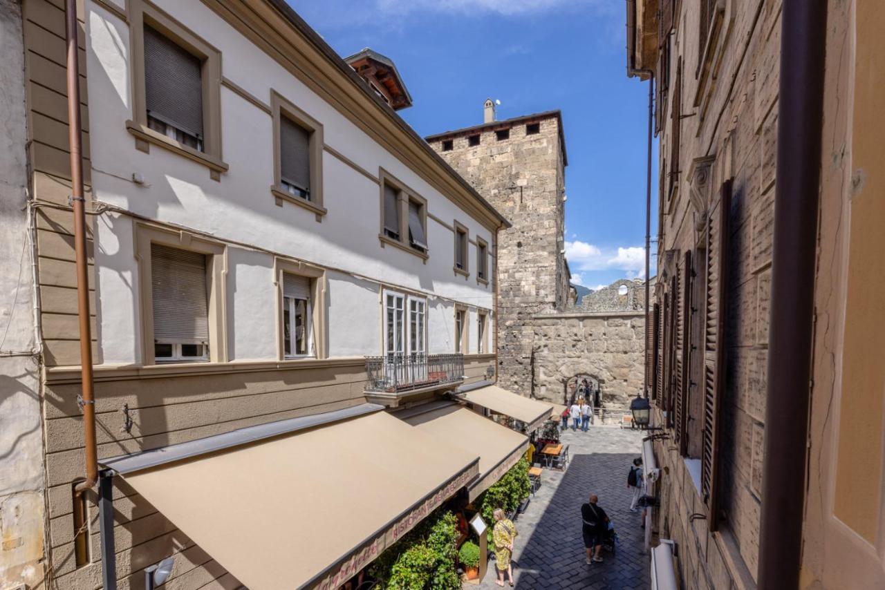 Aosta Centre Apartments - Porta Pretoria 56 ภายนอก รูปภาพ