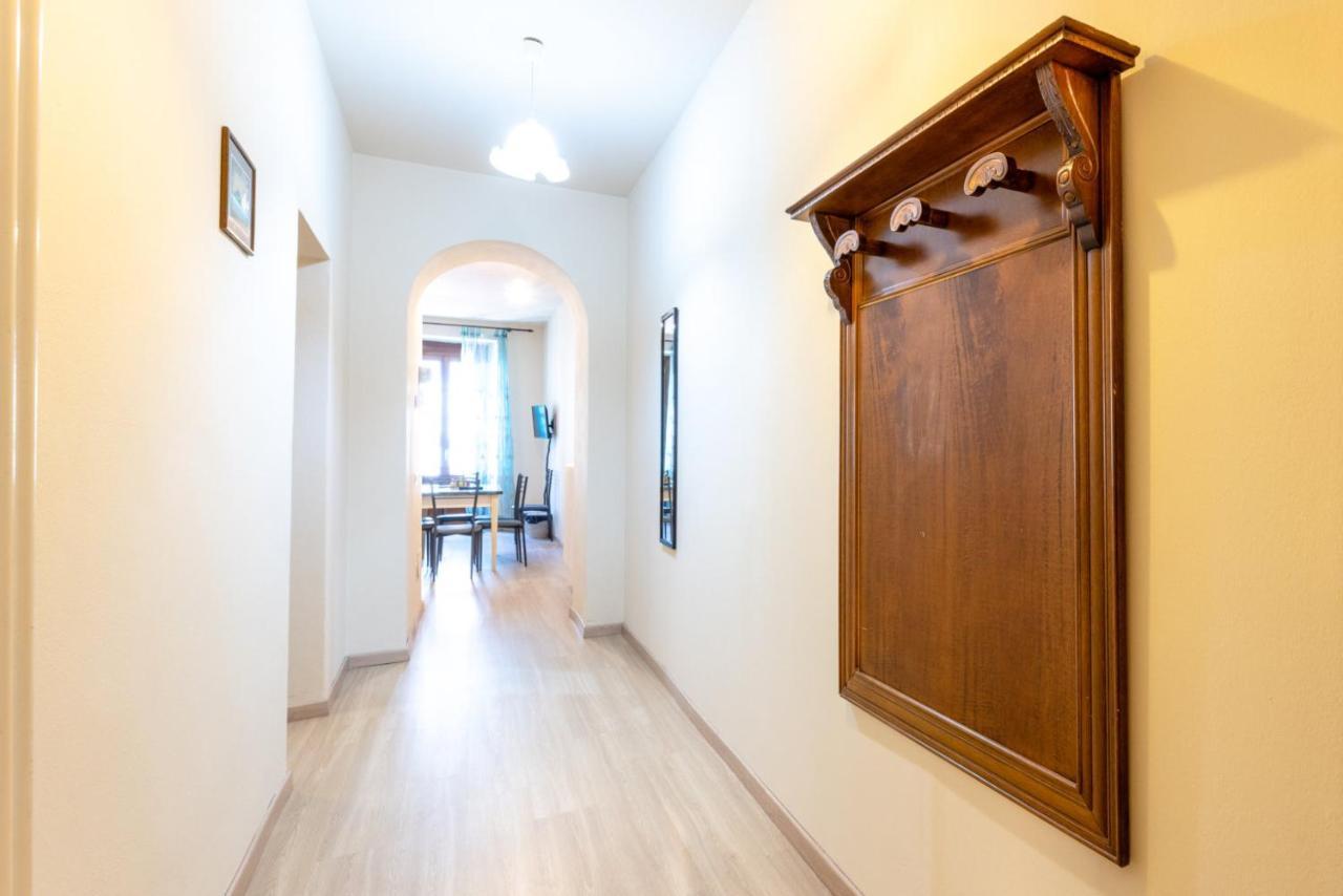 Aosta Centre Apartments - Porta Pretoria 56 ภายนอก รูปภาพ